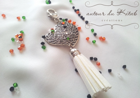 Le marque- page & bijou de sac sont en boutique -->http://autourdukitab.fr/marque-page-dexception-porte-cle-aux-couleurs-de-la-palestine/