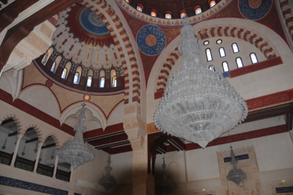 Voici le plafond d'une très belle mosquée, où se situe-t-elle ?