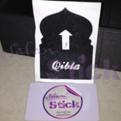 Pour les 50 prochaines commandes, un petit sticker cadeau sera joint à votre commande.
Nous en avons prévu un pour les non musulmans aussi :)