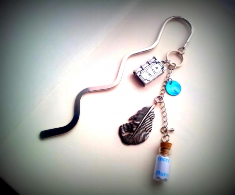 Salam alaykoum , bonjour, A l'encre de ma plume nous parle du défi #enjoy ^^ 
http://alencredemaplume.com/2013/05/29/coup-de-coeur-autour-du-kitab-et-ses-si-belles-creations/