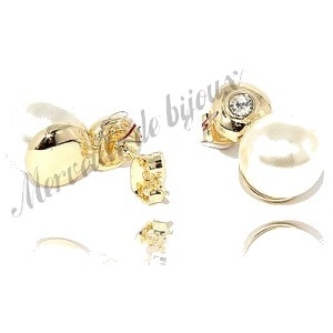 Elégantes boucles d'oreilles en plaqué or 1 micron façon perle de culture.
http://www.merveilledebijoux.fr/fr/boucles-d-oreilles/75-elegantes-boucles-d-oreille-facon-perle-de-culture.html