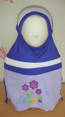 Hijab coton avec liens sur les cotés à nouer ou pas selon ses envies, petite broderie sur le bonnet, bonne longueur. 5euros