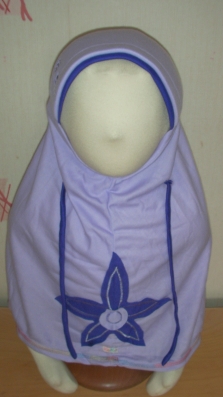 Hijab fillette coton petite broderie sur le bonnet à droite et liens de part et d'autre des epaules à nouer ou pas selon ses envies :); 5euros