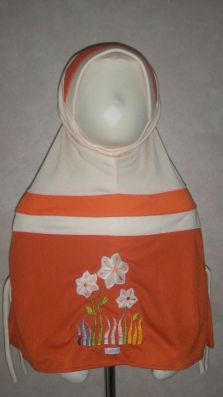 Hijab fillette coton bouquet de fleurs et liens de part et d'autre pour faire des boucles au besoin. 5euros