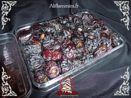 Et il n'y a pas une mais deux personnes qui vont être gâtées, il s'agit de Linda & Fatima Zahra qui ont été très actives et ont trouvés le plus de bonnes réponses.

Elles recevront des dattes de Ajwaa :D 

Vous venez d'être contacté par e-mail ^^