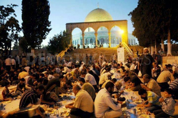 اجمل سحور واجمل فطور وانت في رحاب الاقصى