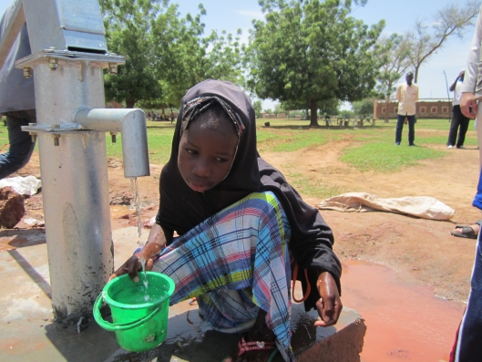 Tout les 100 abonnements cela donnera un puits pour le Burkina Faso! http://www.associationnouvelleoptique.fr/forfait-hassanets #LeForfaitHassanets