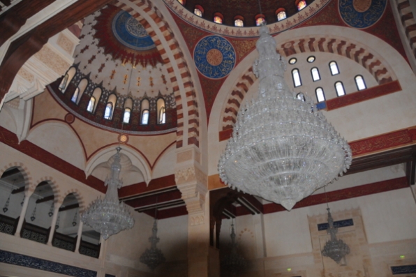 Voici le plafond d'une très belle mosquée, où se situe-t-elle ?

Rep : La grande mosquée de Beyrouth au Liban !