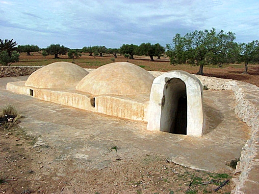 Q: Voici une mosquée souterraine, où doit-on se rendre pour pouvoir y prier ?
R: Djerba en Tunisie ! ma shaa Allah