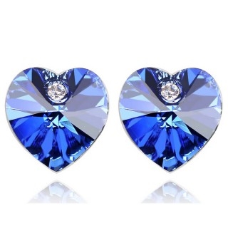 De très jolie boucles d'oreilles en cristal Swarovski et plaqué or blanc en forme de coeur. Un design simple et élégant.

http://www.merveilledebijoux.fr/fr/boucles-d-oreilles-swarovski-/115-boucles-d-oreilles-en-cristal-swarovski.html