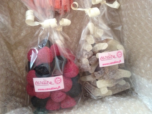 Et sinon, la nouveauté chez Candine Halal c'est les sachets étiquetés, eh oui, nous sommes à votre écoute, car vous satisfaire, c'est notre souci n°1, alors suite à de nombreuses demandes, voilà c désormais chose faite grâce à l'excellent travail de notre partenaire @SalamStick
www.ca