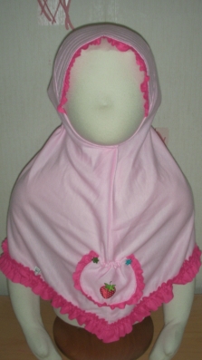 Hijab fillette coton bonnet surpiqué et petit poche avant fraise hummm. 5euros